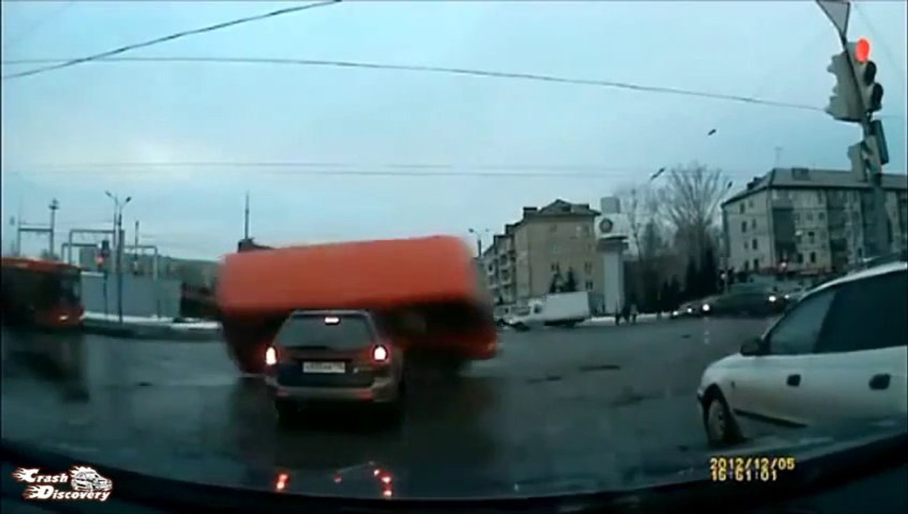 CRAZY Bus Crashes and Accidents compilation! Violent!