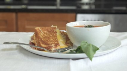 How to make grilled cheese and tomato bisque