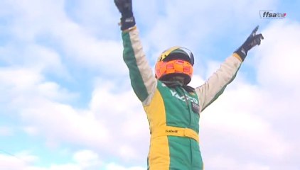 Cyril Raymond titré à Essay