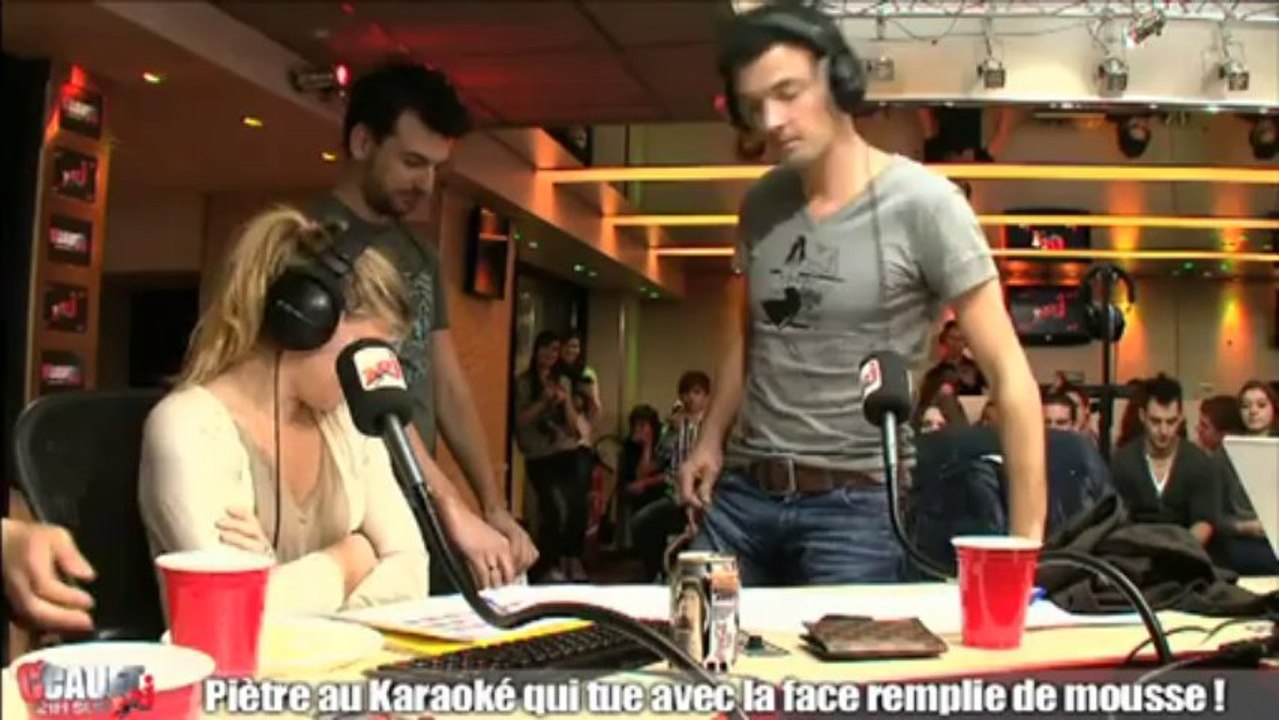 Piètre au Karaoké chante la face remplie de mousse - C'Cauet sur NRJ