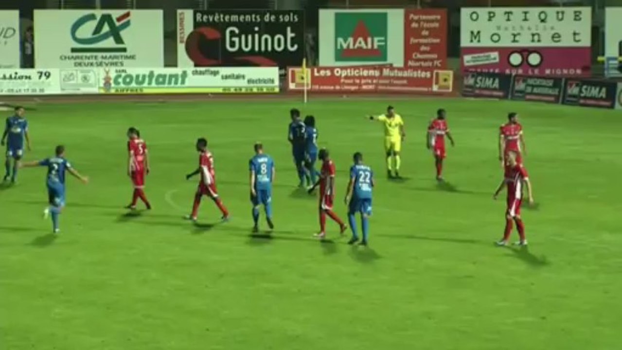 Chamois Niortais (NIORT) - Nîmes Olympique (NIMES) Le résumé du match (8ème journée) - 2013/2014