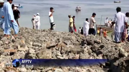 Pakistán: isla brota por sismo