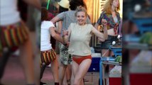 Amanda Seyfried Shows Her Sexy Body While on Set