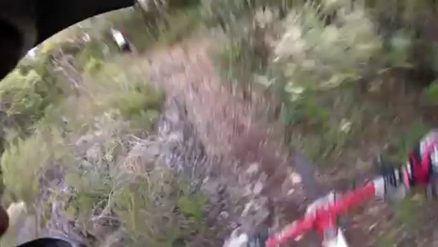 vtt var Endurocbaron vtt et Spadmen vtt sur une des drailles de Mazaugues