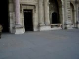 freeskate : backjump au Louvre