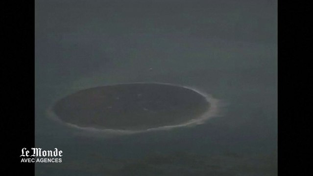 Pakistan : l'îlot créé par le séisme vu du ciel
