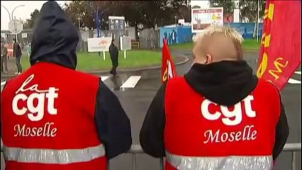 Hollande accueilli à Florange par les sifflets de salariés d'Arcelor