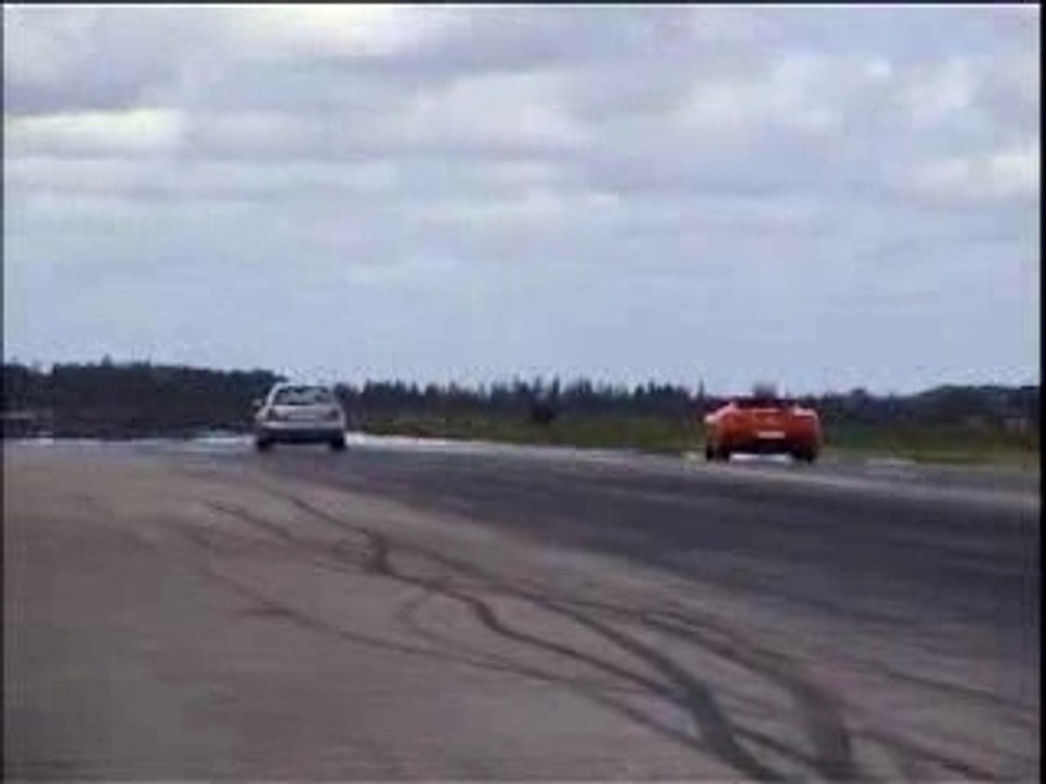 Audi-RS4 vs. Ferrari