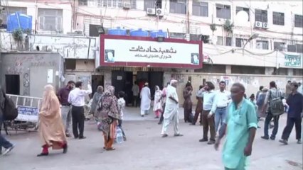 Séisme au Pakistan : acheminement difficile de l'aide,...