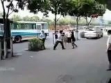 Çinli kadınlardan otobüs şoförüne dayak!!!