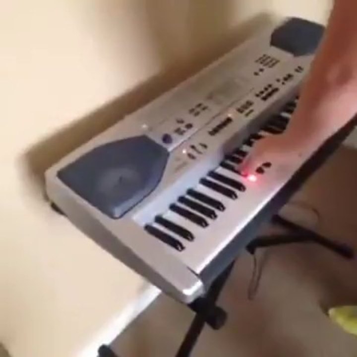 Awesome and funny cover : Sail by AWOLNATION! FUNNY VINE VIDEO