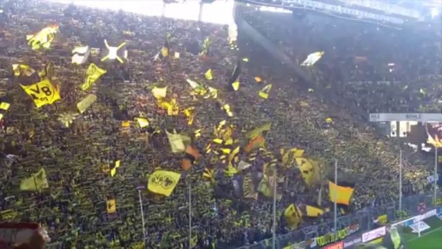 Le chant magnifique des supporters de Dortmund !