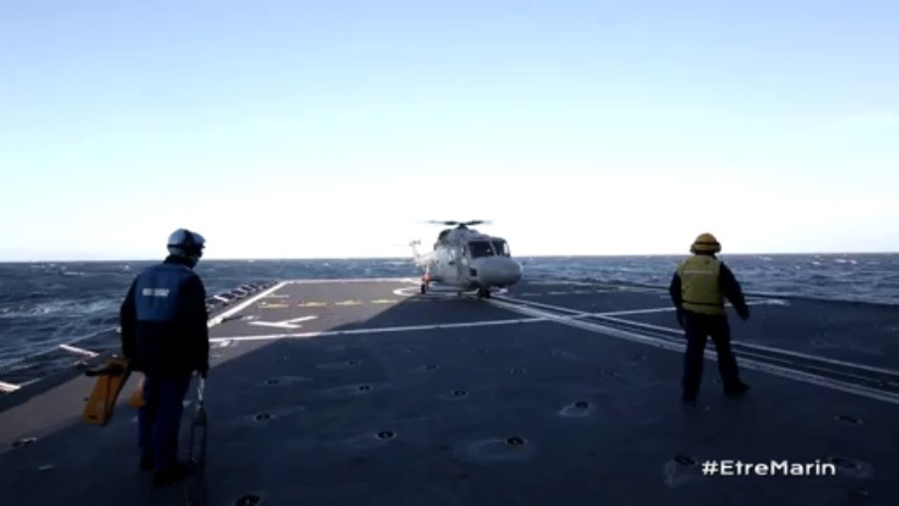 Caméra embarquée- Appontage hélicoptère  en pleine mer