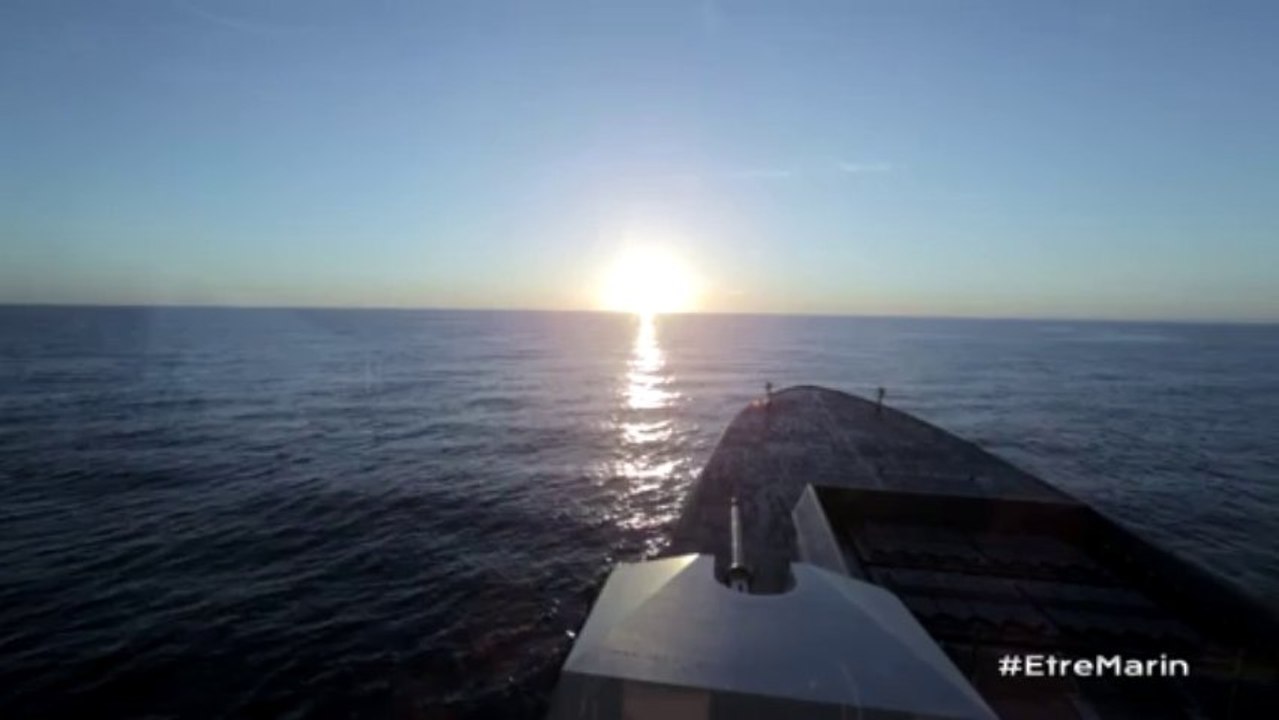 Caméra embarquée - Ravitaillement au soleil couchant