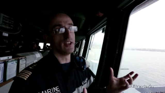 Caméra embarquée - Une sortie de port attentive - les explications du commandant