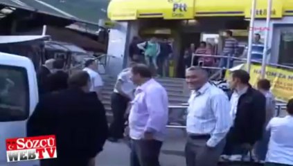 PTT bankına bacağını sıkıştırdı