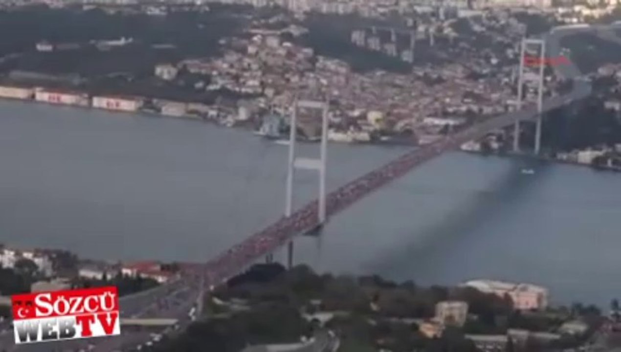Boğaziçi Köprüsü kırmızıya boyandı