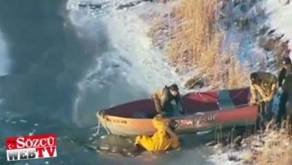 Buza sıkışan köpek kurtarıldı