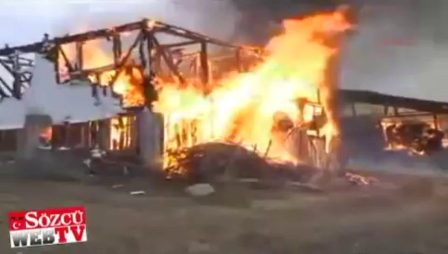 Ahşap ev alev alev yandı