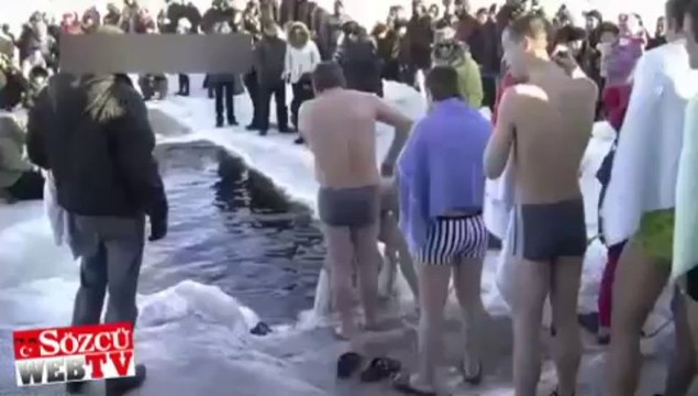 Eksi 36 derece suda ‘arındılar’