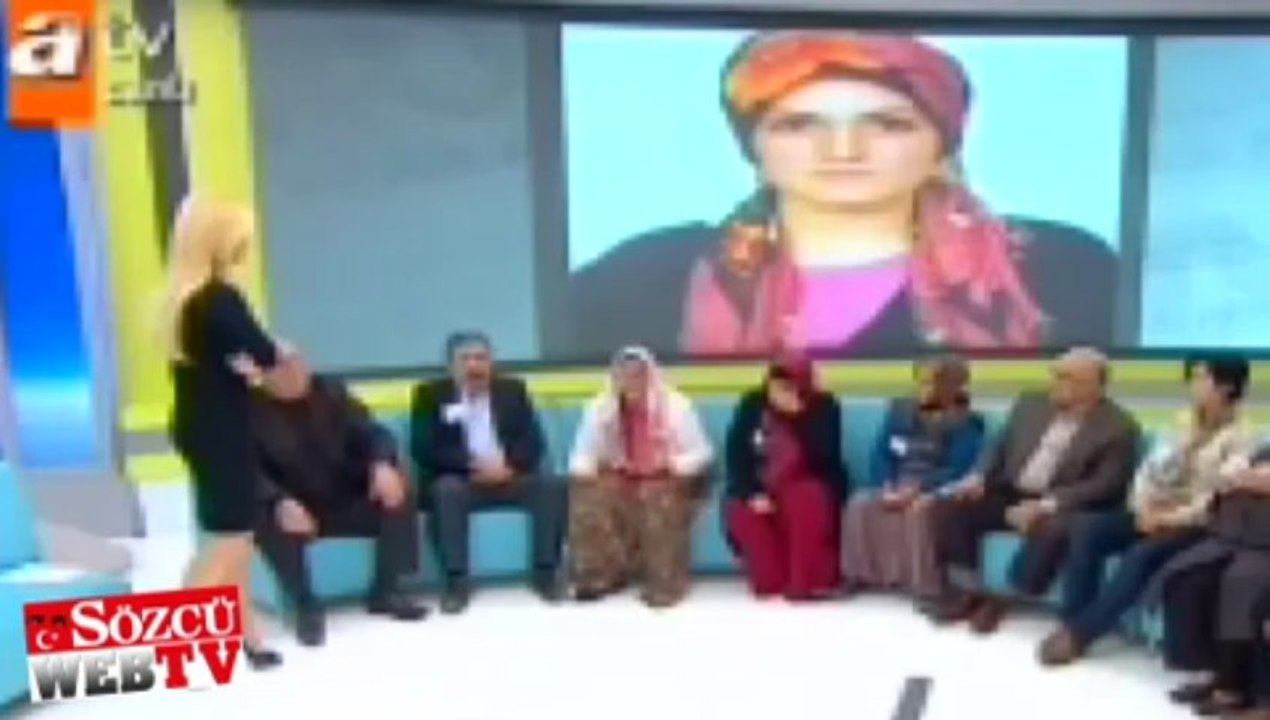 Kızı kaçırılan anne canlı yayında kendini dövdü