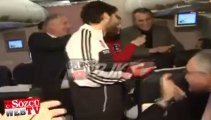 Beşiktaşlı futbolcular uçakta coştu