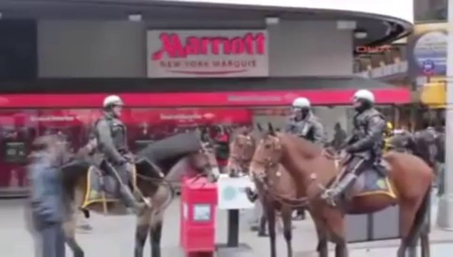 New York’ta tersine yürüyüş