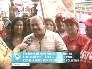 Personal obrero protesta frente al Ministerio de Educación