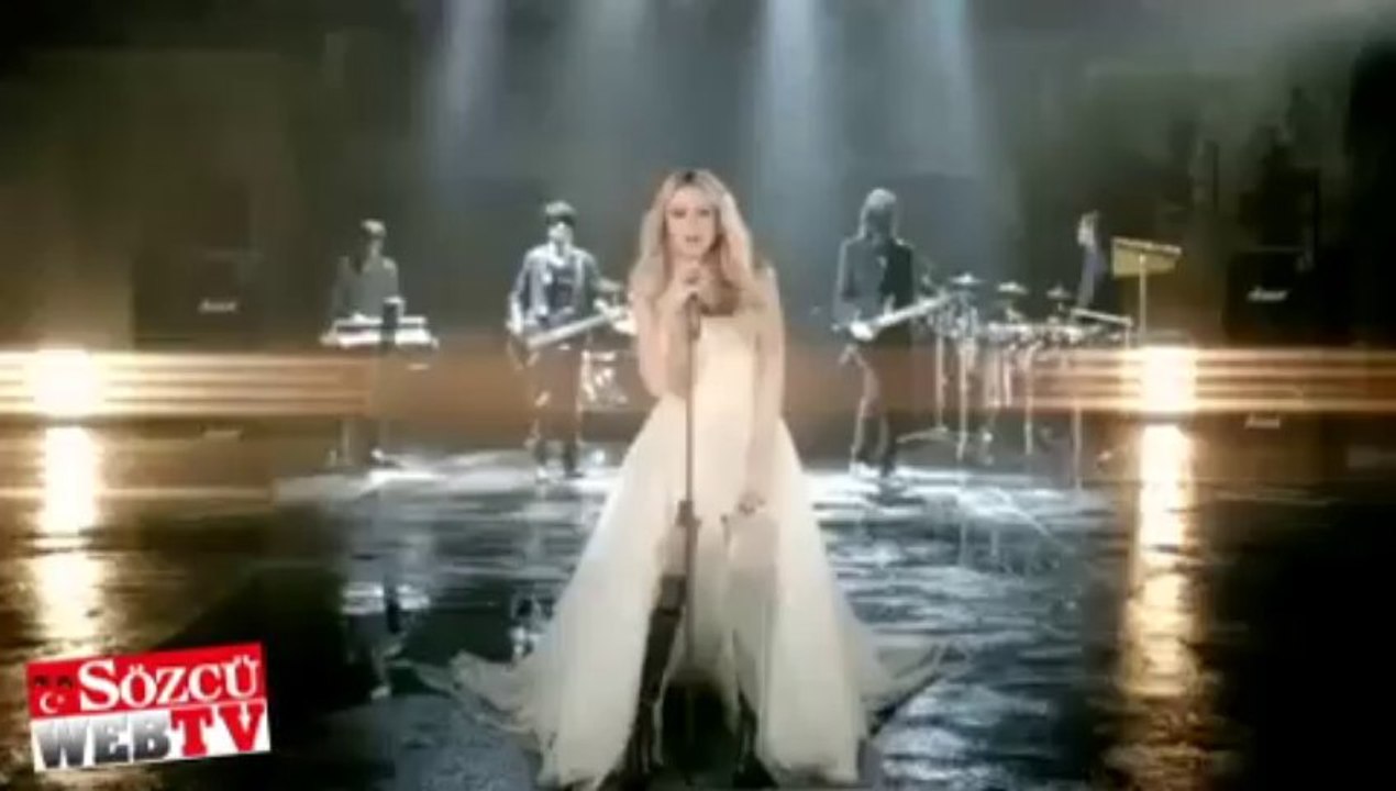 Hadise yine çok seksi…