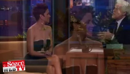 Gözlerini göğüslerinden alamadı