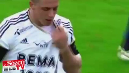 Hakeme kızdı formasını yırttı