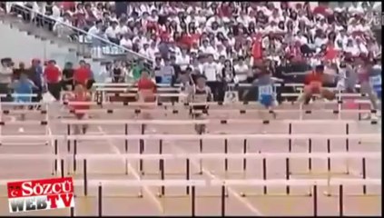 Engelli koşuyu engelsiz hale getiren atlet