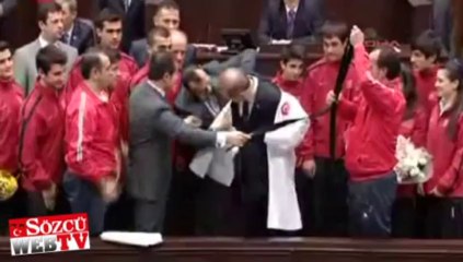 Başbakan Erdoğan çekirge oldu