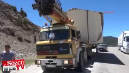 Evini vinçle yaylaya böyle taşıdı