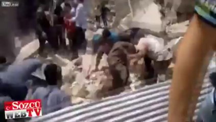 Enkaz kaldırırken altında kaldılar