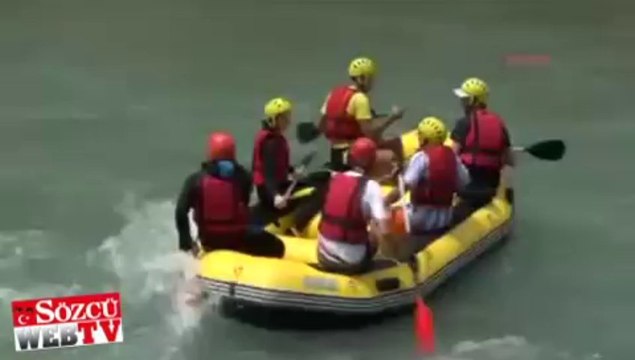 Munzur Çayı’nda rafting keyfi