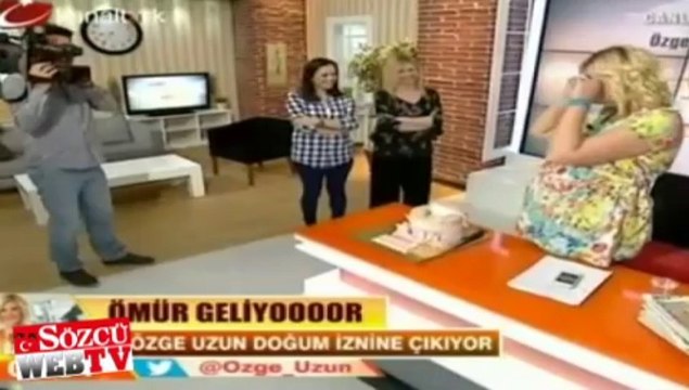Karnı burnunda sunucuyu ağlatan jest