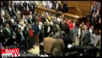Venezuela parlamentosunda kavga