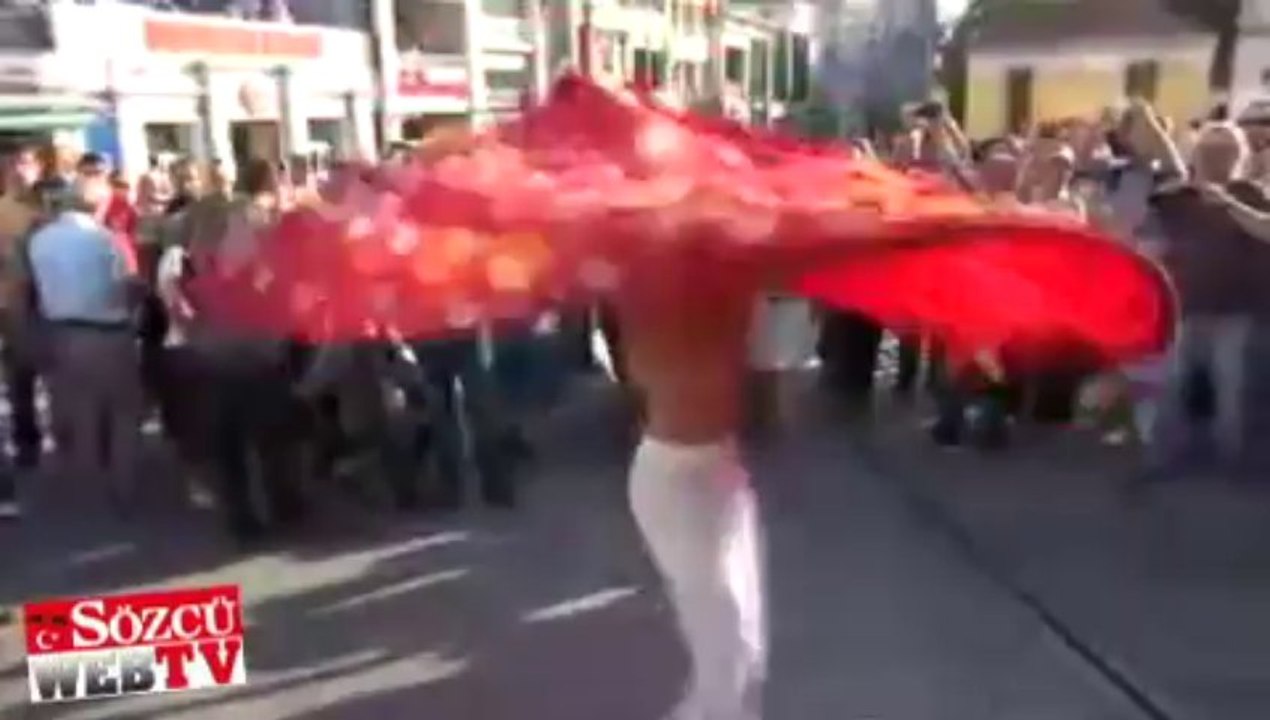 Taksim’de ilgi çeken dans gösterisi