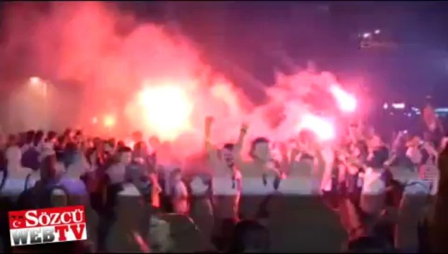 İzmir’de meşaleli görsel şölen