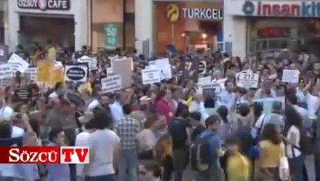 Gazetecilerin yürüyüşüne polis engeli