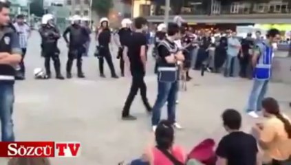 Taksim’de polislere isyan eden köpek
