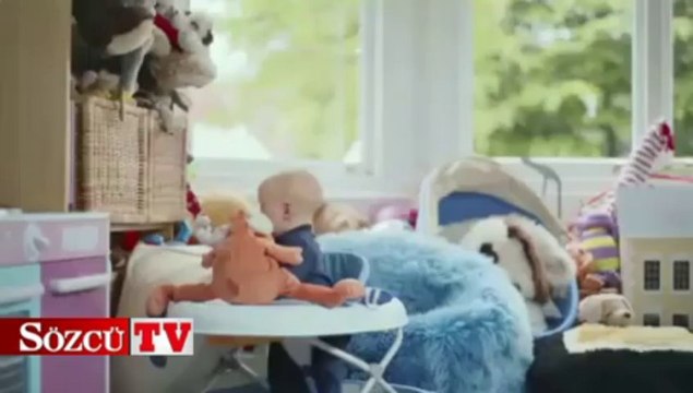 Çılgın bebek elektrikli süpürgeye karşı