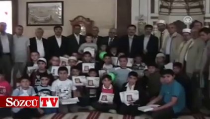 Namazlarını kıldılar tablet bilgisayarı kaptılar