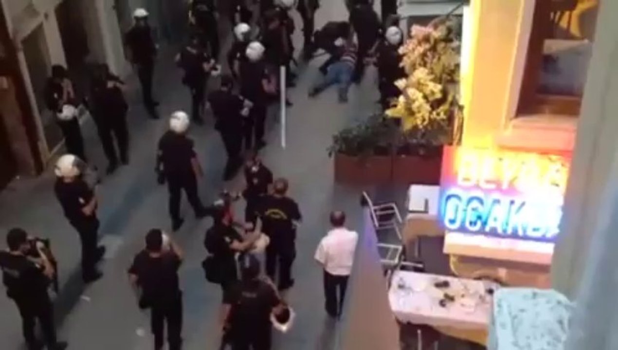 Polisten yaka paça gözaltı