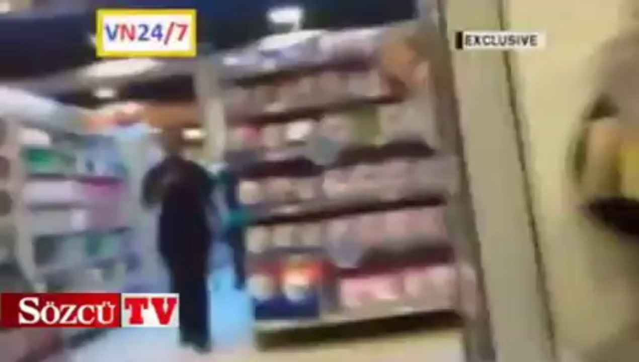 Alışveriş merkezi baskınından şok görüntüler!
