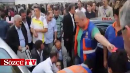 Descargar video: Yarış atı izleycileri arasına daldı: 3 yaralı