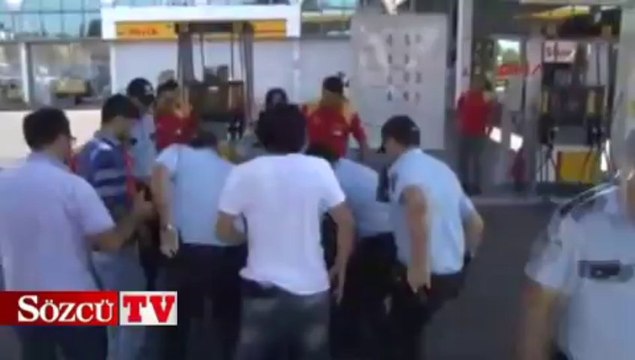 Polise kızıp ekip otosunu yaktı