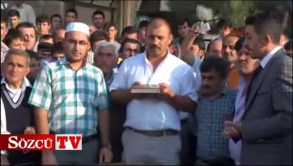 Uzay yolcusuna kuran, bayrak ve seccade