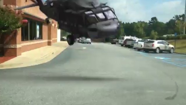 Security camera catches helicopter crash